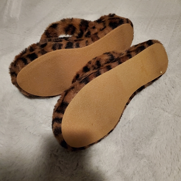 Crown & Ivy Faux Fur Platform Sandals - Picture 4 of 7